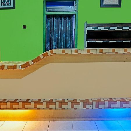 Oyo 91697 Nyaman Homestay Syariah Pare Buitenkant foto