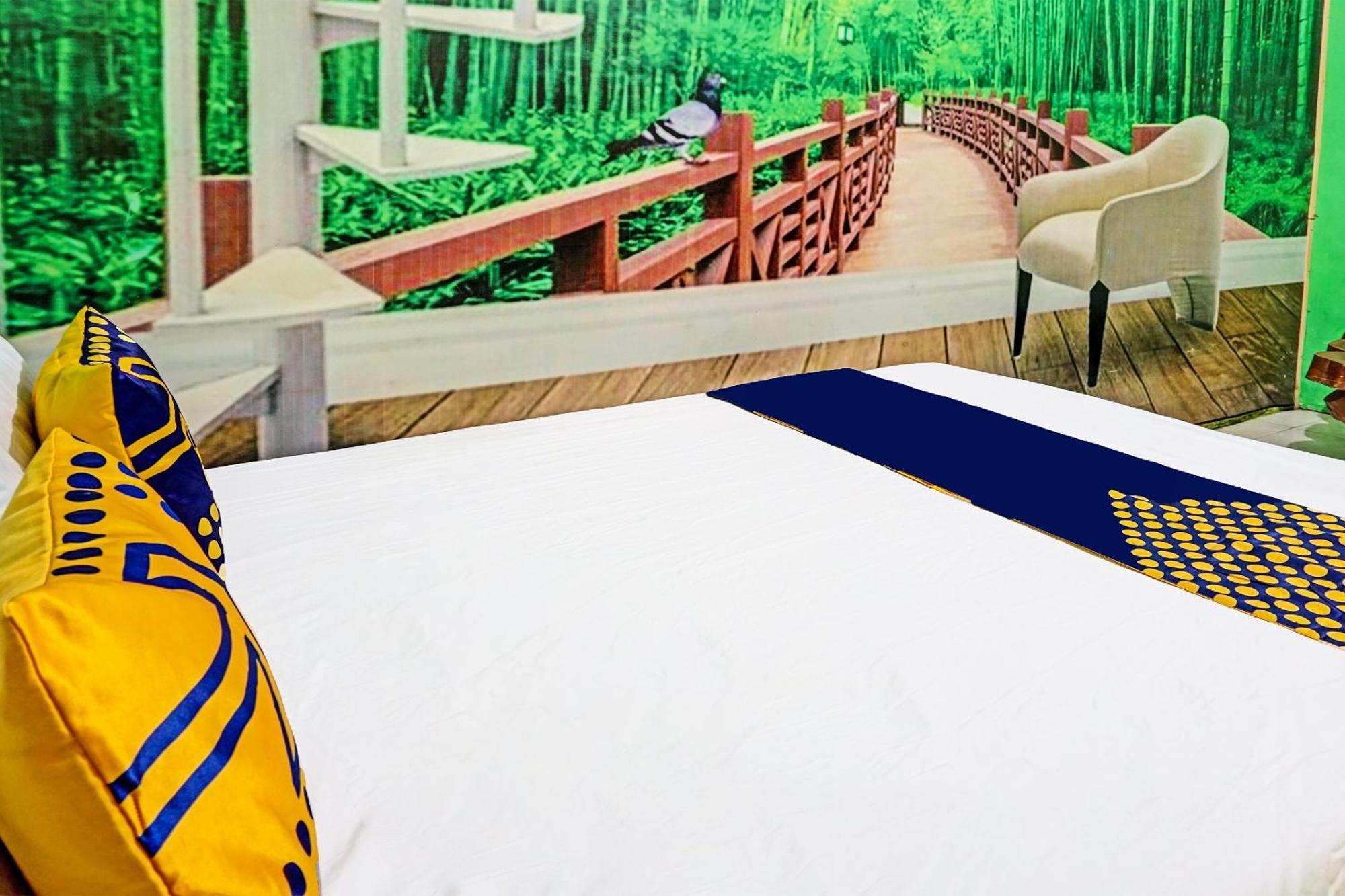 Oyo 91697 Nyaman Homestay Syariah Pare Buitenkant foto