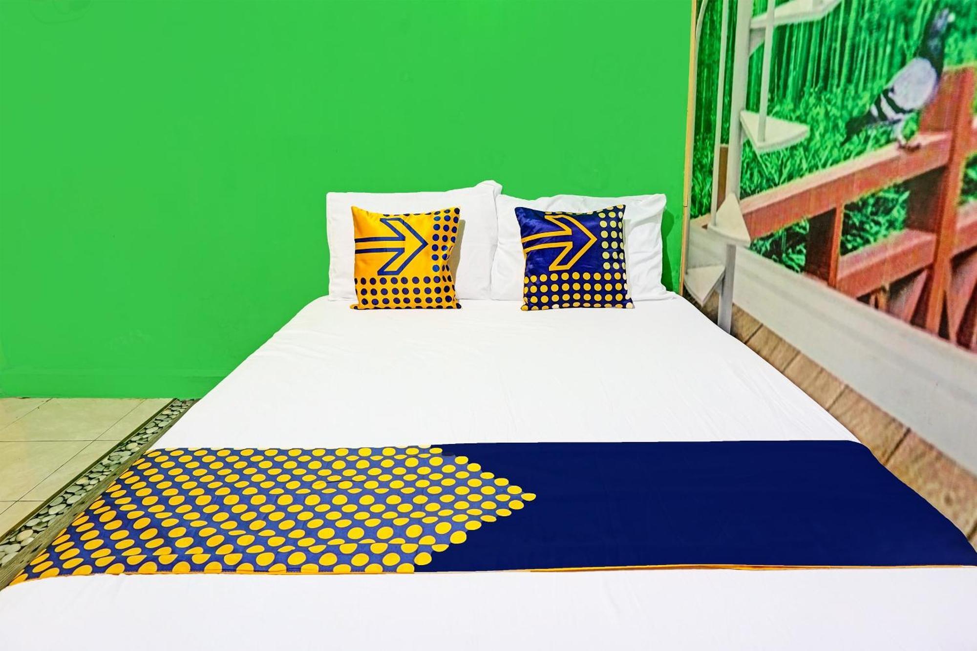 Oyo 91697 Nyaman Homestay Syariah Pare Buitenkant foto