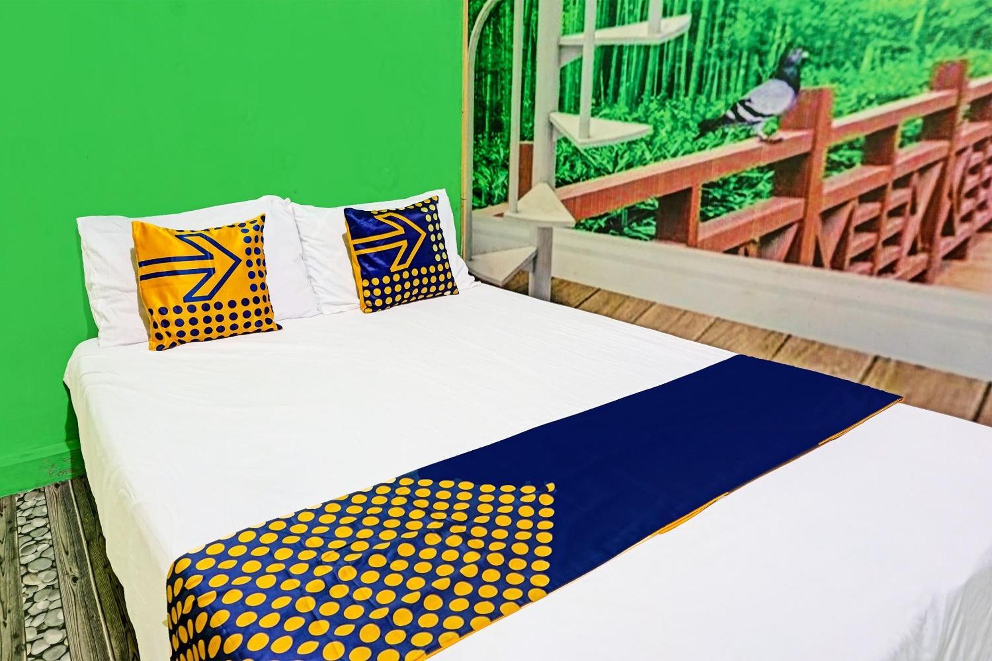 Oyo 91697 Nyaman Homestay Syariah Pare Buitenkant foto